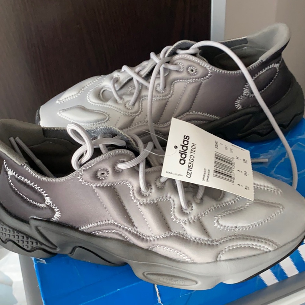 New adidas ozweego tech 7w but fit like 8w